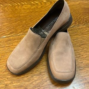 New in box Aerosoles Leather upper Nubuck Slip on
